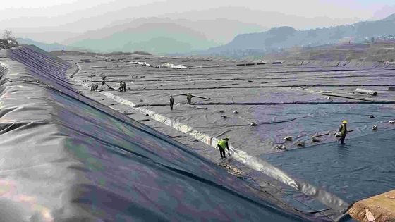 Çöplük Suyu Arıtma Madenciliği ve Daha Uzun Hizmet Süresi için Özel HDPE Yumuşak Geomembran