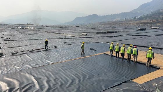 Çöplük Suyu Arıtma Madenciliği ve Daha Uzun Hizmet Süresi için Özel HDPE Yumuşak Geomembran