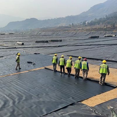 HDPE, toprağa dökülme ve tarımsal yetiştirmede anti-siper için mükemmel kimyasal direnci olan pürüzsüz geomembran