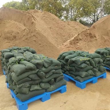 Çevre dostu kum bariyeri torbaları UV dirençli tekrar kullanılabilir Maksimum çöküntü tutma için tasarlanmıştır 30*70cm/25*70/40*60 Beyaz