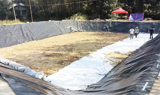 Çöplük önleyici HDPE Tarım Projesi için Yumuşak Geomembran Balık Havuzları Liners Genişliği 1m-9m Uzunluğu 30-100m Kalınlığı> 0.5mm
