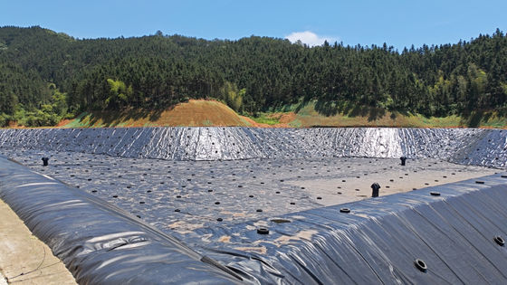 Parlaklık Düzenleme Havuz Projelerinde Sıcak Wedge kaynak kurulum için Mükemmel Kimyasal Direnci HDPE Geomembran