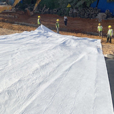 Mükemmel filtreleme fonksiyonu ile Beyaz Hafif Ağırlıklı Staple Fiber Geotextile