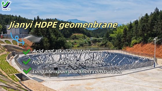 Su geçirmez HDPE, uzun süreli koruma için kimyasal istikrarlı ve dayanıklılığı olan pürüzsüz geomembran