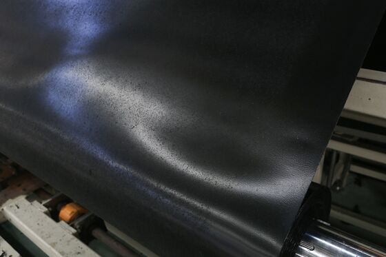 Maliyet-Etkin UV Dayanımlı Pürüzlü Sprey Kaplamalı Jeomembran, Sızdırmazlık Önleyici Projeler İçin 0.5mm-2.5mm Kalınlıkta