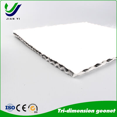 Yüksek germe dayanıklılığı ≥16kN/m, mükemmel UV direnci ve çöp ve yol yatağı uygulamaları için tıkanma karşıtı tasarımı olan 3D kompozit drenaj ağı